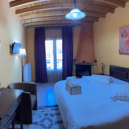 Guesthouse Teloni วิตีนา ภายนอก รูปภาพ