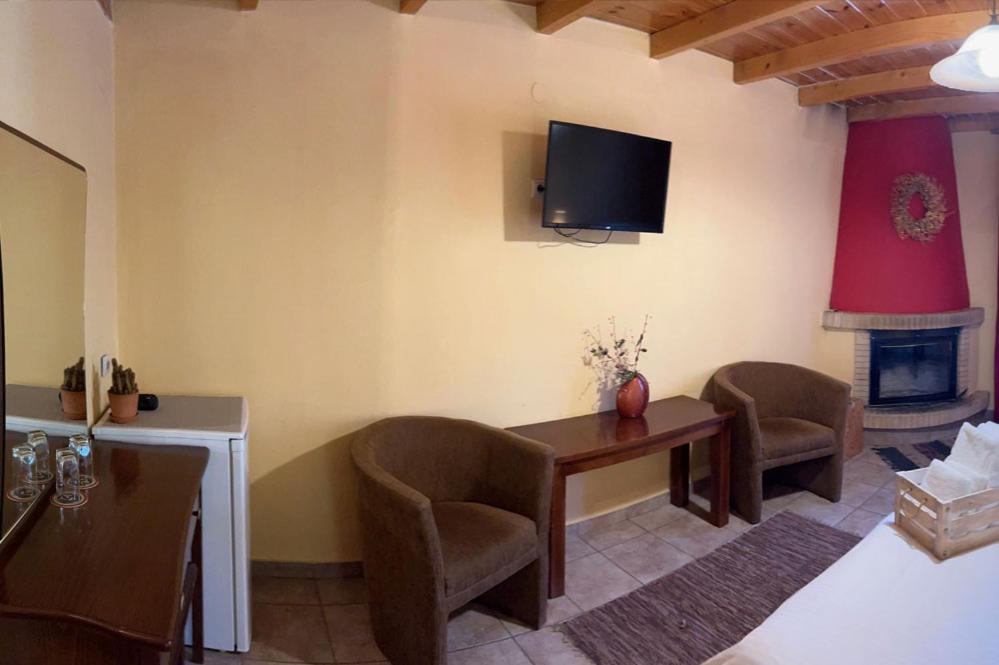 Guesthouse Teloni วิตีนา ภายนอก รูปภาพ