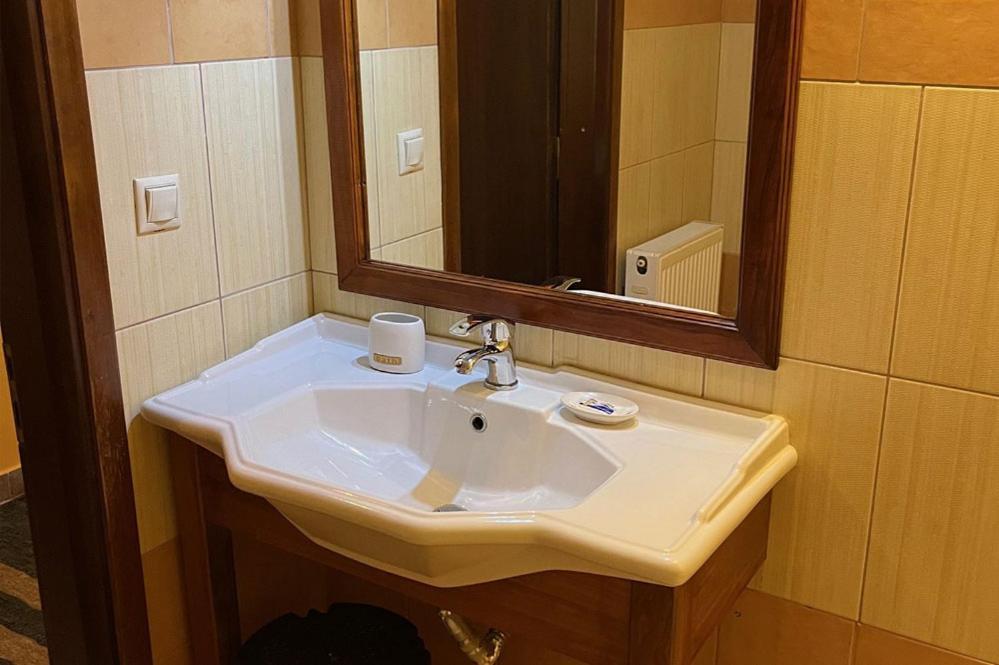 Guesthouse Teloni วิตีนา ภายนอก รูปภาพ