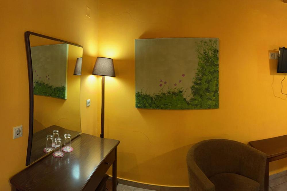 Guesthouse Teloni วิตีนา ภายนอก รูปภาพ