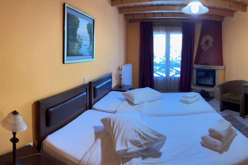 Guesthouse Teloni วิตีนา ภายนอก รูปภาพ