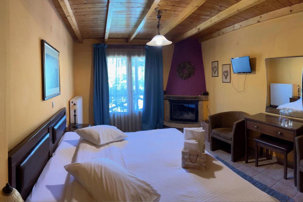 Guesthouse Teloni วิตีนา ภายนอก รูปภาพ