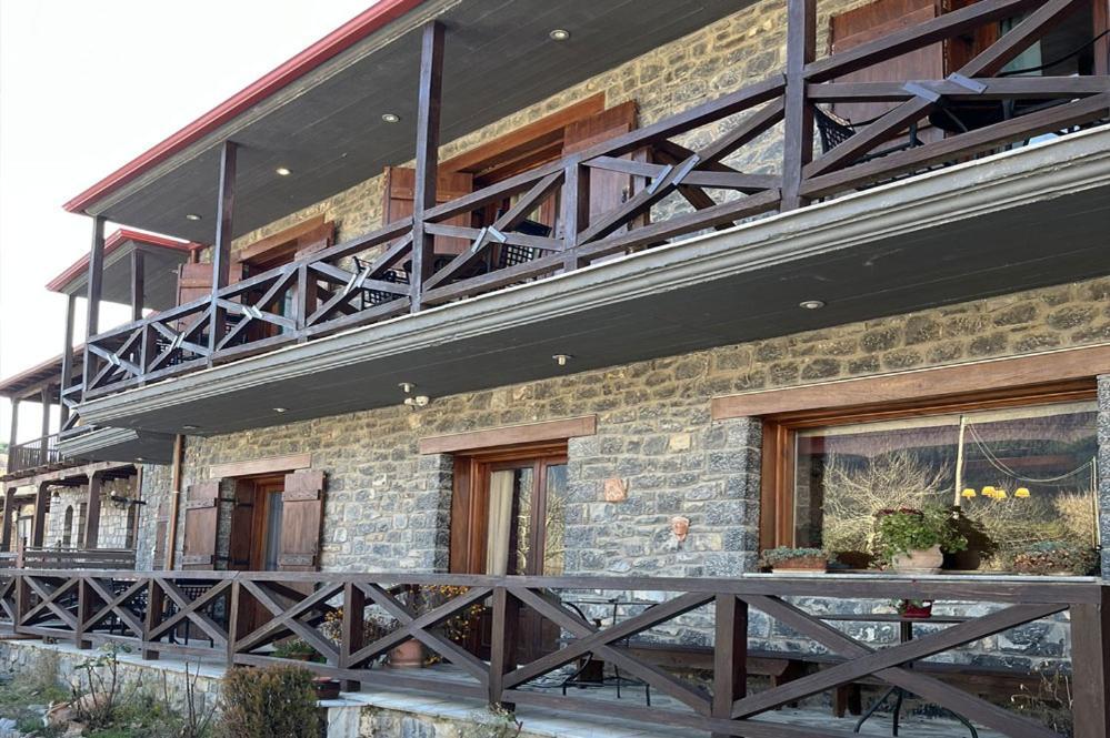 Guesthouse Teloni วิตีนา ภายนอก รูปภาพ