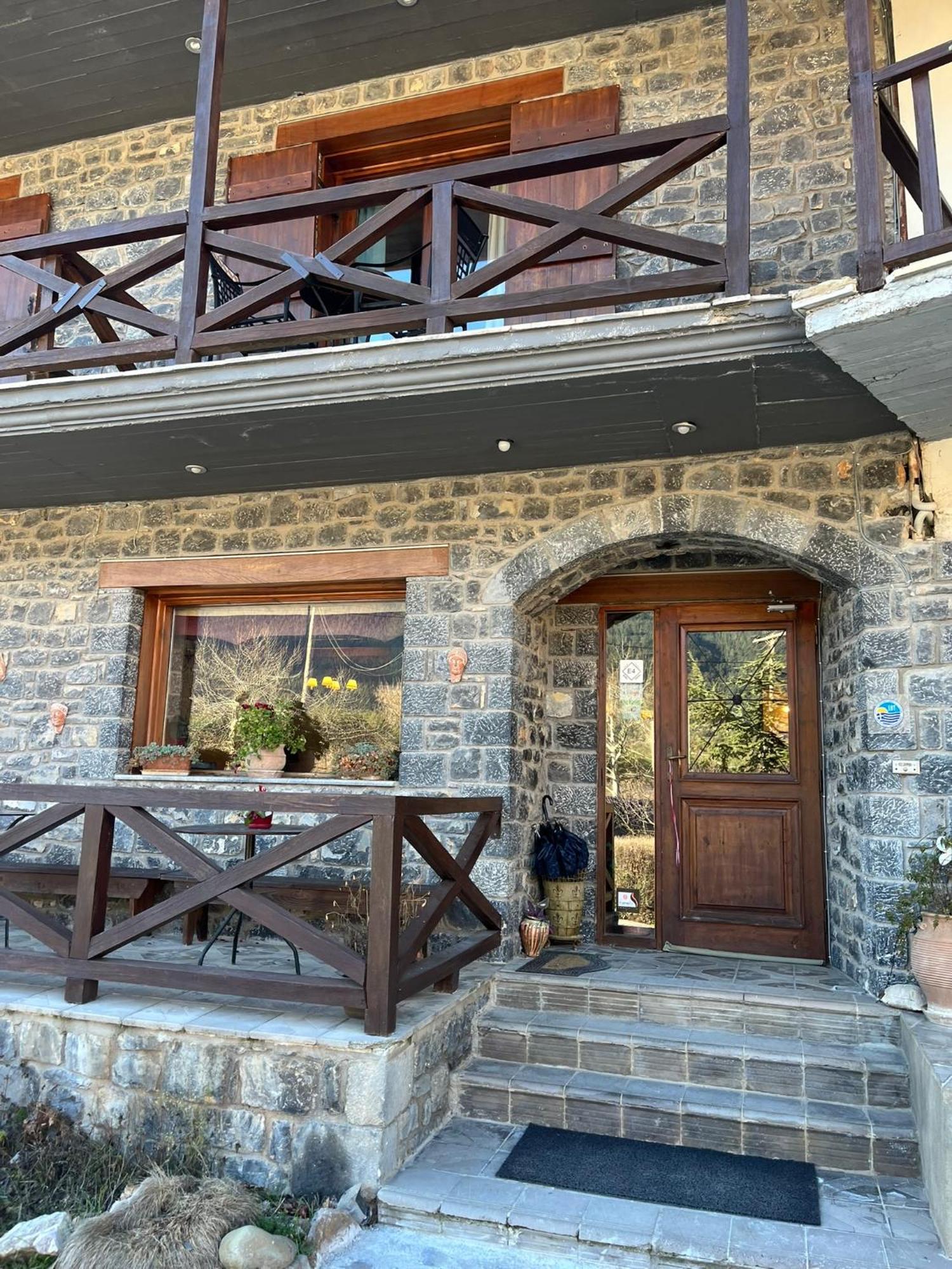 Guesthouse Teloni วิตีนา ภายนอก รูปภาพ